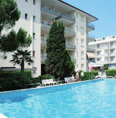 Prostorné a vkusně vybavené apartmány mají vlastní sociální zařízení, TV/ST, klimatizaci (na vyžádání), balkon a vyhrazené parkovací místo.