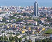 Vkusně vybavené apartmány mají vlastní sociální zařízení, TV, klimatizaci, některé pračku (na vyžádání) a balkon.» Vzdálenost od pláže: 100 m.
