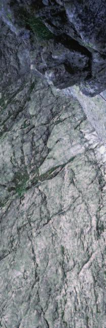 kotle a asi za hodinu jsme opût v místû, kde jsme ráno nastupovali do stûny. Zaãátek této tatranské klasiky, kterou jsme si vybrali, je pomûrnû snadn.