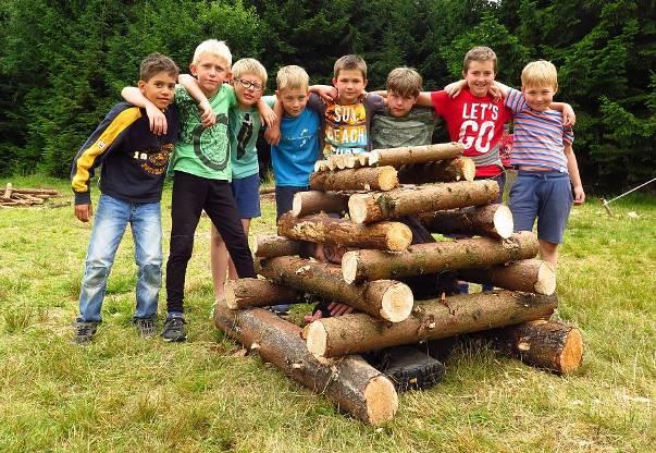 Organizační struktura 1. dívčí oddíl Šumperk - registrováno 55 členů - vůdkyně Eliška Suchomelová - zástupkyně Marie Valentová 3.