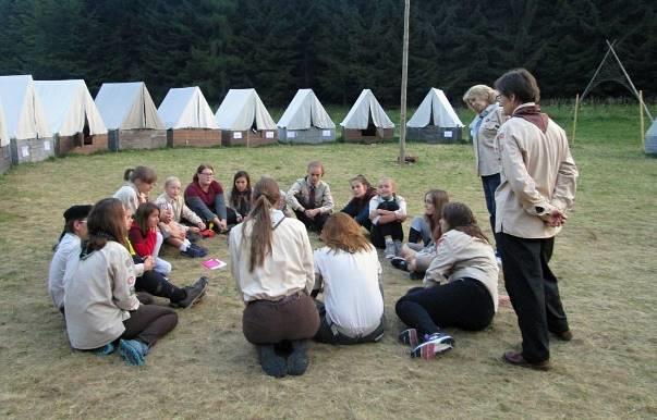 Činnost a akce Jednou týdně se konají družinové schůzky. Na nich se scházejí děti stejného věku z jednoho oddílu, kde pod vedením starší rádkyně či rádce zažívají pestrý program.