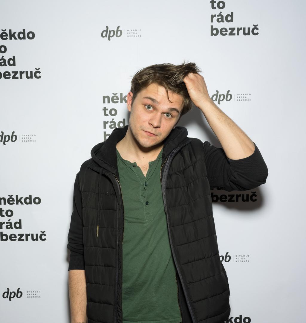 rozhovor jakub burýšek U Bezručů se právě v těchto dnech zkouší autorská inscenace Tomáše Dianišky Transky, body, vteřiny, která volně vychází z reálného osudu atletky Zdeny Koubkové, rodačky ze