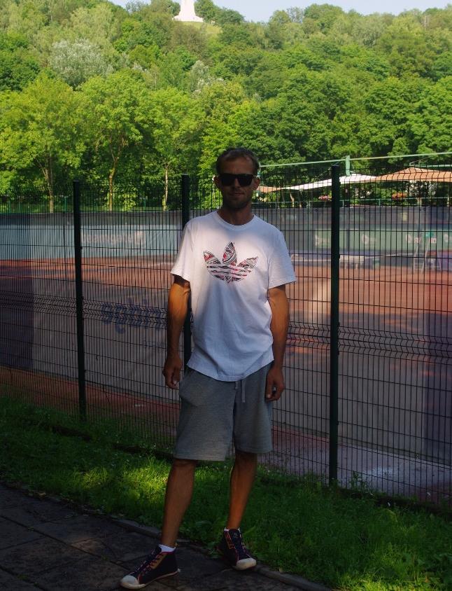 KANTÝNA Po sedmi tenisových sezónách se Šárka Hrmová rozhodla ukončit své působení v naší kantýně. Za její nadšení a ochotu vždy vyjít vstříc bychom jí rádi chtěli touto cestou moc poděkovat.