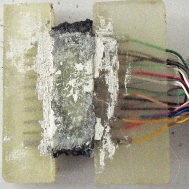 byly vyjmuty kladné a záporné elektrody.