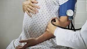 Urgentní stavy v porodnictví související s graviditou - eklampsie: záchvat tonicko-klonických křečí v graviditě, nebo kolem porodu: