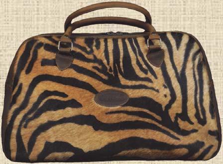 painted by hand. Sizes 40cm x 14cm x 28cm. TBORSA 060 na zip.
