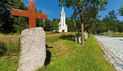 Lezecká stěna u Doliny Novinkou Lanového parku Bedřichov (za Dolinou) je výstavba lezecké věže. Lanový park tak letos rozšíří své služby. Přijďte si všichni vyzkoušet své horolezecké umění!