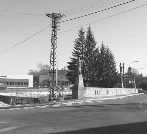 zpravodaj 4 Dráty již brzy zmizí Často už si jich ani nevšímáme, bereme je jako samozřejmost. Když se ale pozorně rozhlédneme, je ještě mnoho ulic, ve kterých vede po sloupech spousta drátů. Tzv.