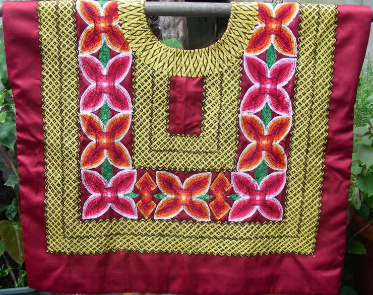 Obr. 47 Huipil z