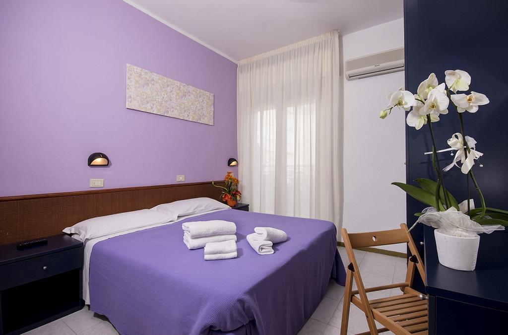 ITÁLIE REGION RIMINI 3* HOTEL MILANO NOVINKA 300 M OD VLAKOVÉ ZASTÁVKY GATTEO A MARE CHARAKTERISTIKA: příjemný hotel blízko pláže a centra.