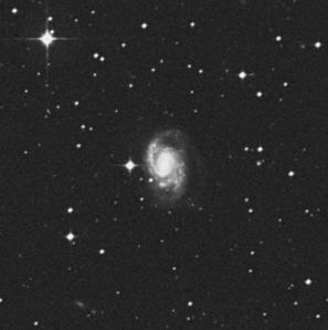 I v malém zimním souhvězdí Zajíce se naskýtají k pozorováníjasnějšígalaxie.napříkladngc1832,0,6 severoseverozápadněod µleporis.