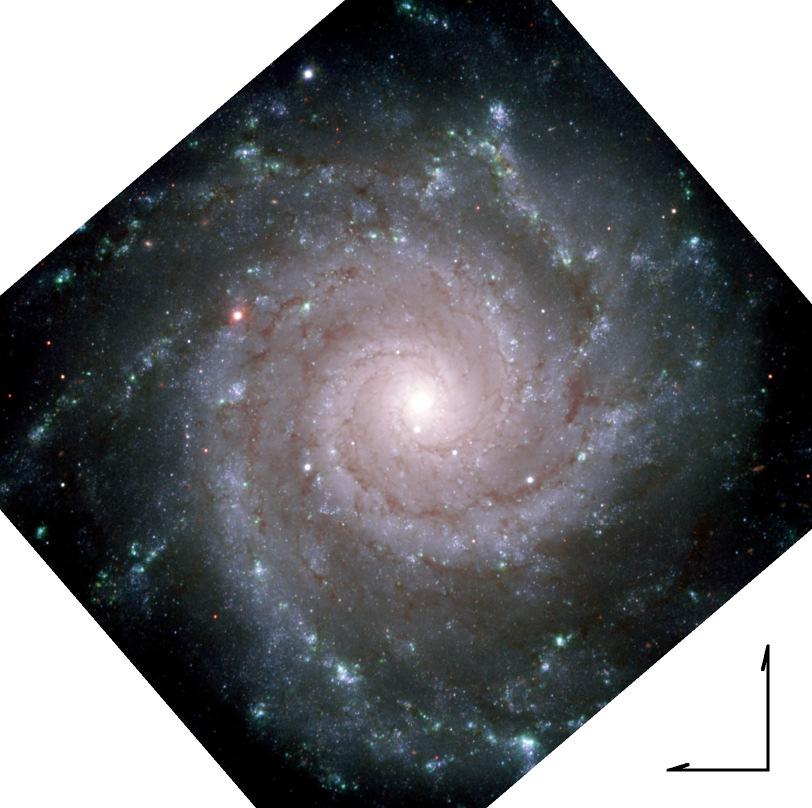 DE RA Obr. 1 Galaxie M 74 snímaná osmimetrovým teleskopem Gemini. Snímek byl natočen tak, aby orientace v rektascenzi a deklinaci odpovídala obr. 2. c Gemini Observatory, GMOS Team. Obr. 2 M74 na obrázku z hvězdárny v Hradci Králové, pořízeném 9.