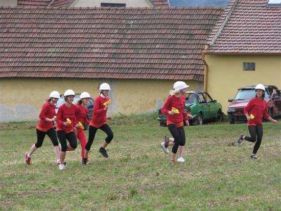 Vyškově ukázky dekontaminace a záchrany osob ze zamořeného prostoru po výbuchu vysoce toxické látky.