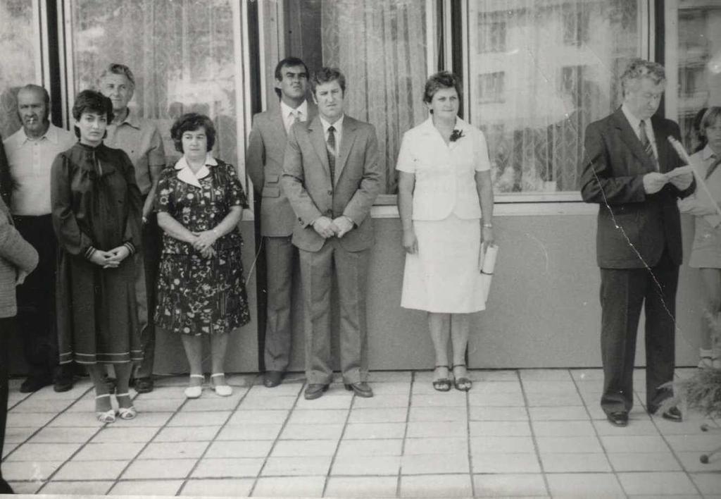 Začátek naší současné školy Den 1. září 1983 byl pro damníkovské občany, žáky a učitele velmi významný. Byly opuštěny historické budovy z konce 19.