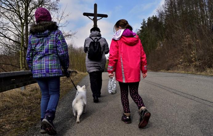 My však tě prosíme o milosti tvému srdci nejmilejší: Vypros nám pokoru, odloučenost od světa, odevzdanost do vůle Boží. Vypros nám svatou lásku k Bohu, dobrou smrt a nebe.