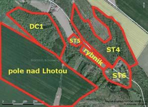 POKRYV POMÙCKY: topografická mapa, letecká mapa studijní plochy (webový server), tiskárna, prùsvitná fólie, permanentní popisovaè, MUC POSTUP: Z webových stránek stáhnìte letecké mapy území, které