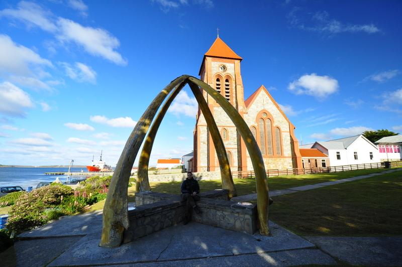 3. den - sobota 16. 2. 2019 přelet na Falklandy a Stanley Po příletu na letiště v Mount Pleasant ve 13:02 se setkáme s naším místním průvodcem.