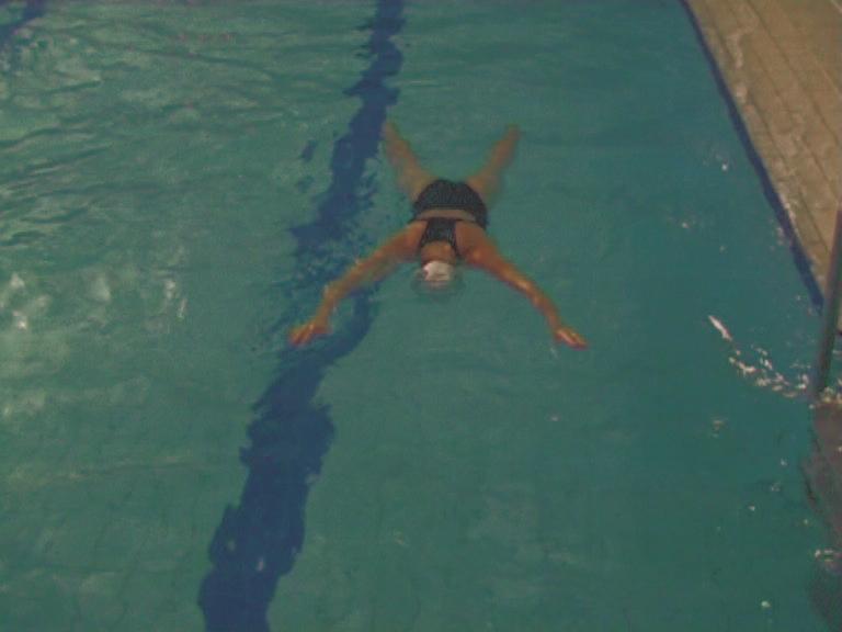 Foto: Jitka Pokorná Inventář činností ve vodě vyžadujících pouze základní plavecké dovednosti splývání a změny v polohování Splývání splývání na