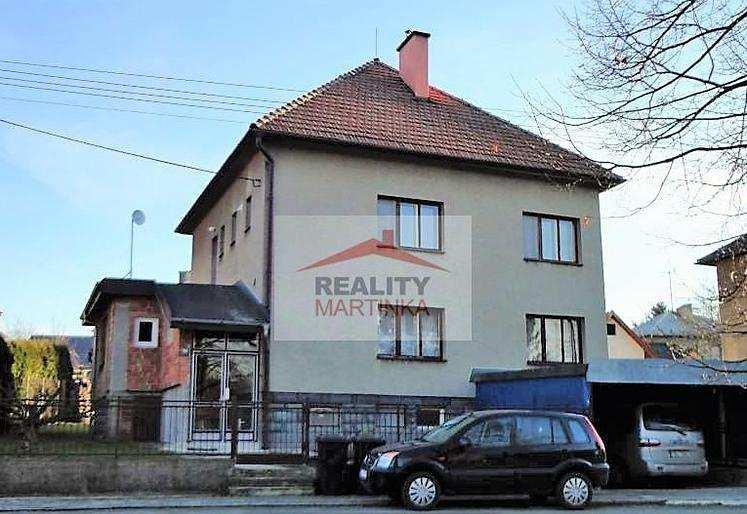 9) Rodinný dům, Valašské Meziříčí, okres Vsetín Rodinný dům o dispozici 6+2 se zahradou v klidné části obce Choryně.