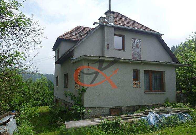 10) Rodinný dům, Valašská Bystřice, okres Vsetín Rodinný dům s pozemky v obci Valašská