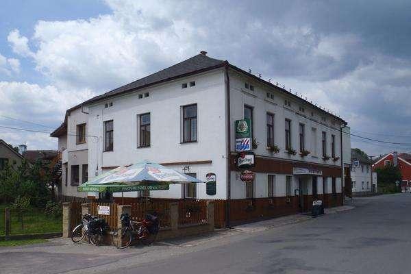 Ve farmě roste zhruba 3600 keřů muchovníku. První tisícovku ovocnáři odkoupili od pěstitelů z Kanady, další si nechali vyšlechtit v Olomouci.