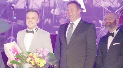 A každovečerní potlesk od diváků mu řekne, že to smysl má, a když přijde i nějaká ta cena, tak to je dvojnásob potvrzení, že to snad dělá dobře, a žene to člověka dál.