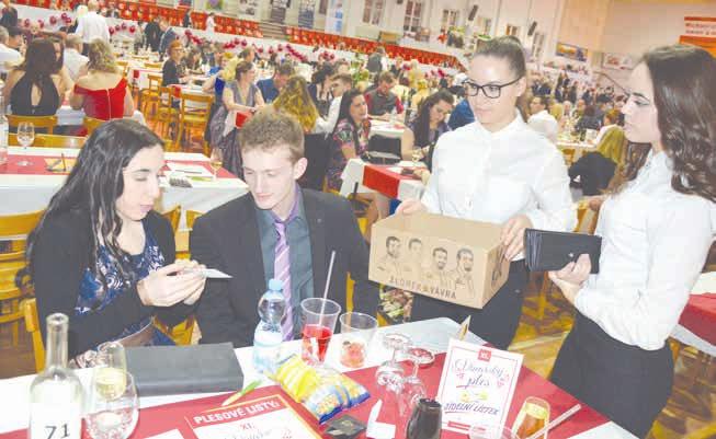 Předána byla i Cena komediantů, kterou udělují herci Slováckého divadla ostatním nehereckým kolegům, a získal ji Josef Fojta za původní hudbu k pohádkovému muzikálu Anička a bylinkové kouzlo.