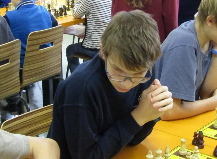 12.11.2016 Zlínský turnaj pro mládež č.1 Zlín-Malenovice Mikuláš hrál ve starší kategorii, kde byl druhý nasazený. První tři kola byla formalitou, kdy slabší hráče porazil bez většího úsilí.