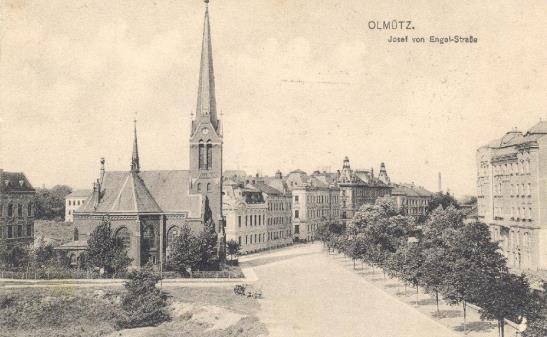 V pásu zástavby okolo historického jádra bude zástavba tímto způsobem přiměřeně akcentovat pozici na rozhraní historického centra města a novodobé třídy Kosmonautů.