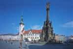 OLOMOUCKÝ KRAJ V ČÍSLECH Přehled základních informací o kraji ROZLOHA Olomoucký kraj se rozkládá ve střední části Moravy a zasahuje i do její severní části.