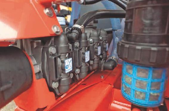 regulace Plnění přes 3 sací hadici Plnění hydrantovou přípojkou Elektrický hladinoznak 14 Voda z externího
