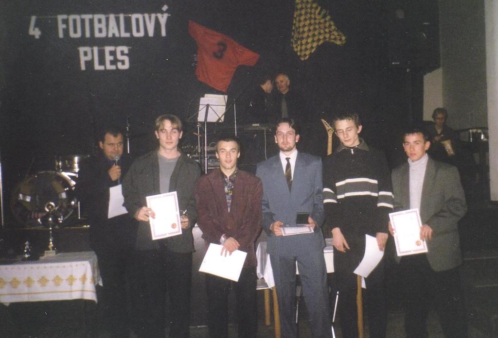 nejlepších fotbalistů roku 2000 Zleva: vítěz ankety Petr KAMIC, Stanislav BLEHA,Luboš ČERNÝ, Pavel SANDOR,Nikolay NIKOLAEV 5