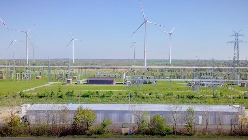 NĚMECKO Na rok 2018 odhadováno celkem 700 MW instalovaných bateriových systémů z toho cca 350 MW velkokapacitních BESS Skutečné údaje za rok 2018 zveřejní BVES v březnu V červnu 2018 zprovozněno