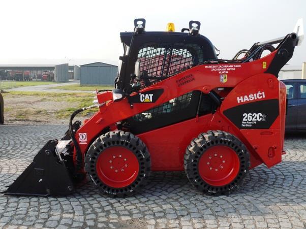 lze využít zemní vrták (UNC 750) lze nasadit paletizační vidle k nakládce a přemísťování materiálu Stroj CAT 289C CAT