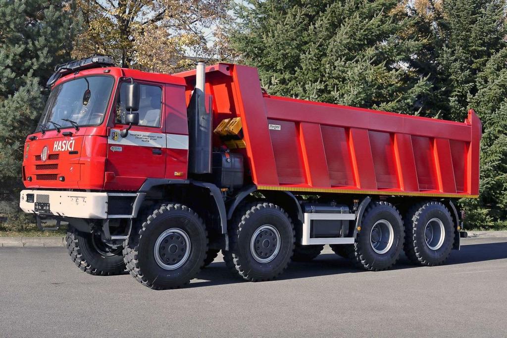 Sklápěcí automobil Tatra T815-2 S1 jednostranný sklápěčkový automobil pro přepravu materiálu využití např. při povodních, sněhových kalamitách, požárech atd.