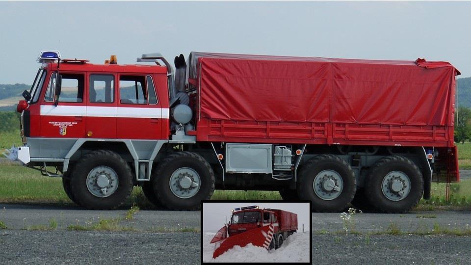 Tahač Tatra T815 VT tažení podvalníku P50N převoz nadrozměrné techniky do 50 tun (tahač má stálou zátěž 10 tun potřebnou pro tahání přívěsů).