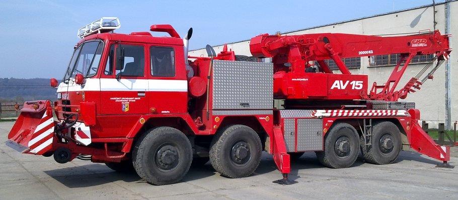 VYA 15/20 VYA 15 Vyprošťovací automobil vyprošťování zapadnuté nebo havarované techniky s možností odtahu nákladních vozidel na transportní vidlici vybaveno jeřábem s nosnosti břemen do hmotnosti