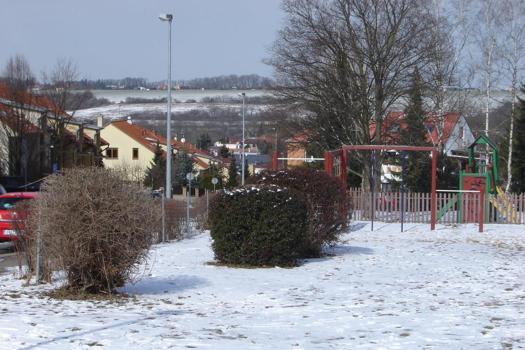 Místní obyvatelé by byly vystaveni nadměrnému hluku z okruhu a přivaděčů Dalším