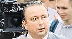 Nevyhovující stav výztuží zábradlí, kam se přes oslabenou izolaci dostává voda, zjistila mimořádná prohlídka a průzkum, kterými prošel most Dr. Edvarda Beneše vloni.