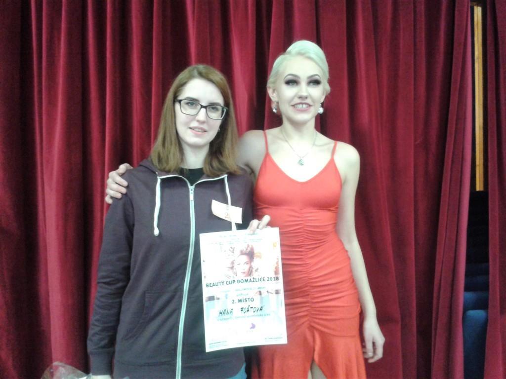 Stříbrná Hana Fořtová s modelkou Annou