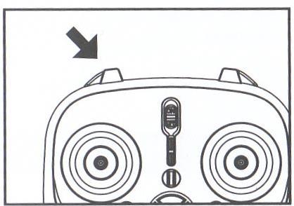 - Změnu rychlosti dronu provedete kliknutím na levé rohové tlačítko, přičemž 1 pípnutí 30% výkonu, 2 pípnutí