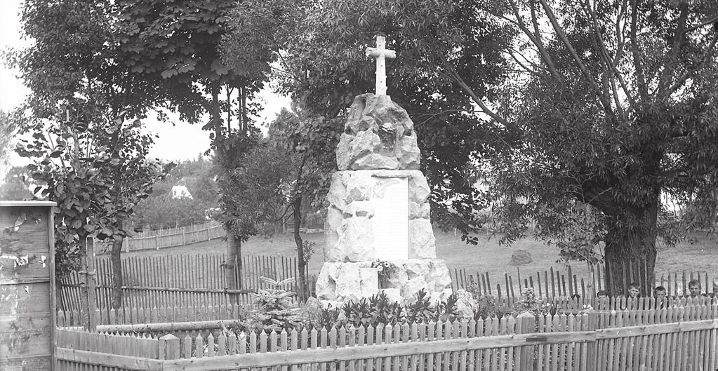 Z obecní kroniky 1919 Radostně chápali se rolníci pluhu v první jaro republiky. Na památku toho zasazena byla u silnice u kapličky Lípa svobody. Slavnost pořádal místní odbor Národní jednoty.