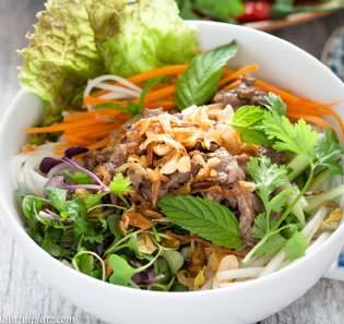 PHỞ GÀ Polévka s kuřecím masem Noodles soup with chicken 21.
