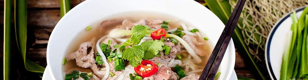BÚN BÒ HUẾ Nudlová polévka s kuličkami z vepřového masa a hovězím masem Noodle soup with balls of pork and beef 27.