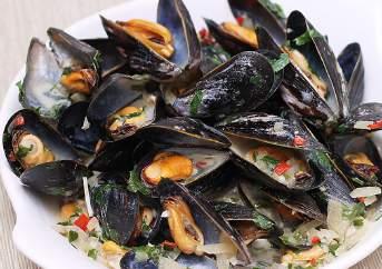 CÁ HỒNG SỐT NGŨ LIỄU Smažená ryba ngu lieu Fried fish ngu lieu 102.