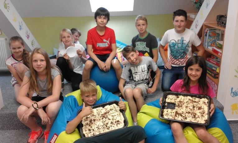 Laser Aréna Závěr školního roku oslavil školní klub celodenním výletem, a to do Ostravy na Laser Game. Všichni jsme se moc těšili, o čemž svědčila účast vyrazili jsme témě všichni.