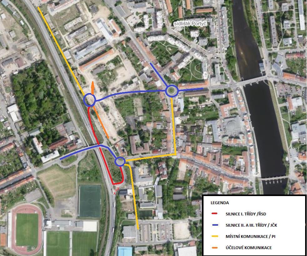 spojující stávající okružní křižovatku v křížení ulic Dvořákova a Pražská. Pro toto řešení je nutná demolice.