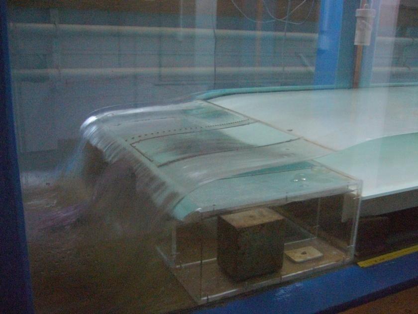 6 EXPERIMENT Experiment byl proveden v Laboratoři vodoospodářskéo výzkumu Ústavu vodníc staveb Fakulty stavební Vysokéo učení tecnickéo v Brně.