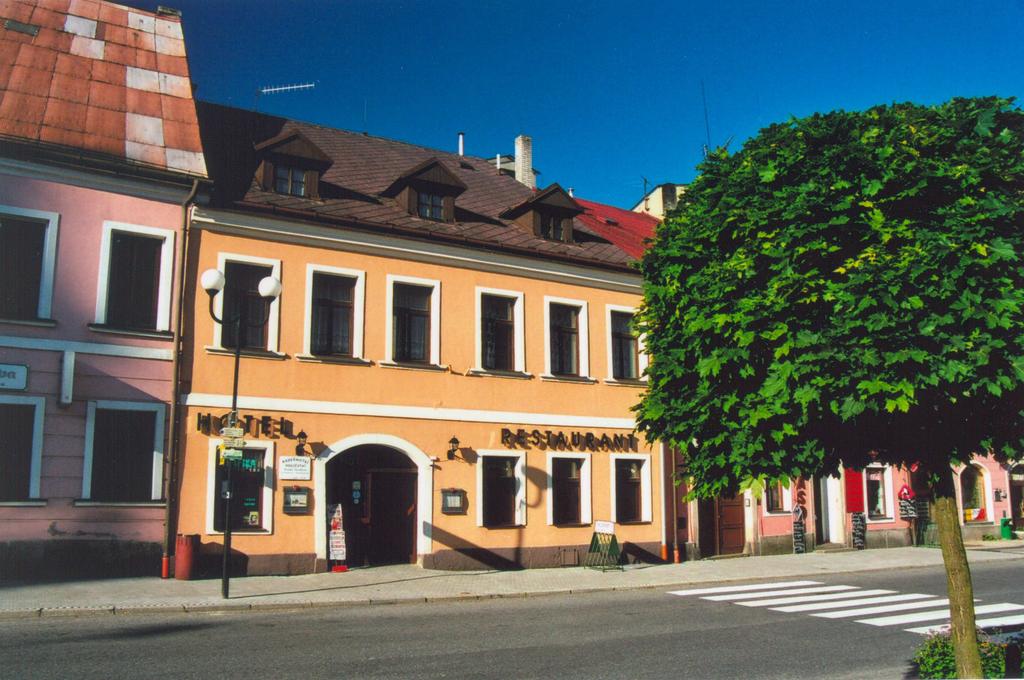 Lesní hotel Peršlák Nový Vojířov 90 Tel.