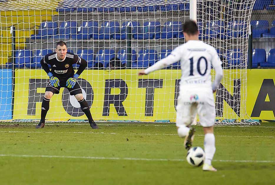 30 FORTUNA:LIGA ZAUJALO MĚ BORIS KOČÍ I když Jablonec přišel v zimě o tři klíčové hráče a na marodce má špílmachra Trávníka, na jeho kompaktním týmovém výkonu v Olomouci to nebylo znát.